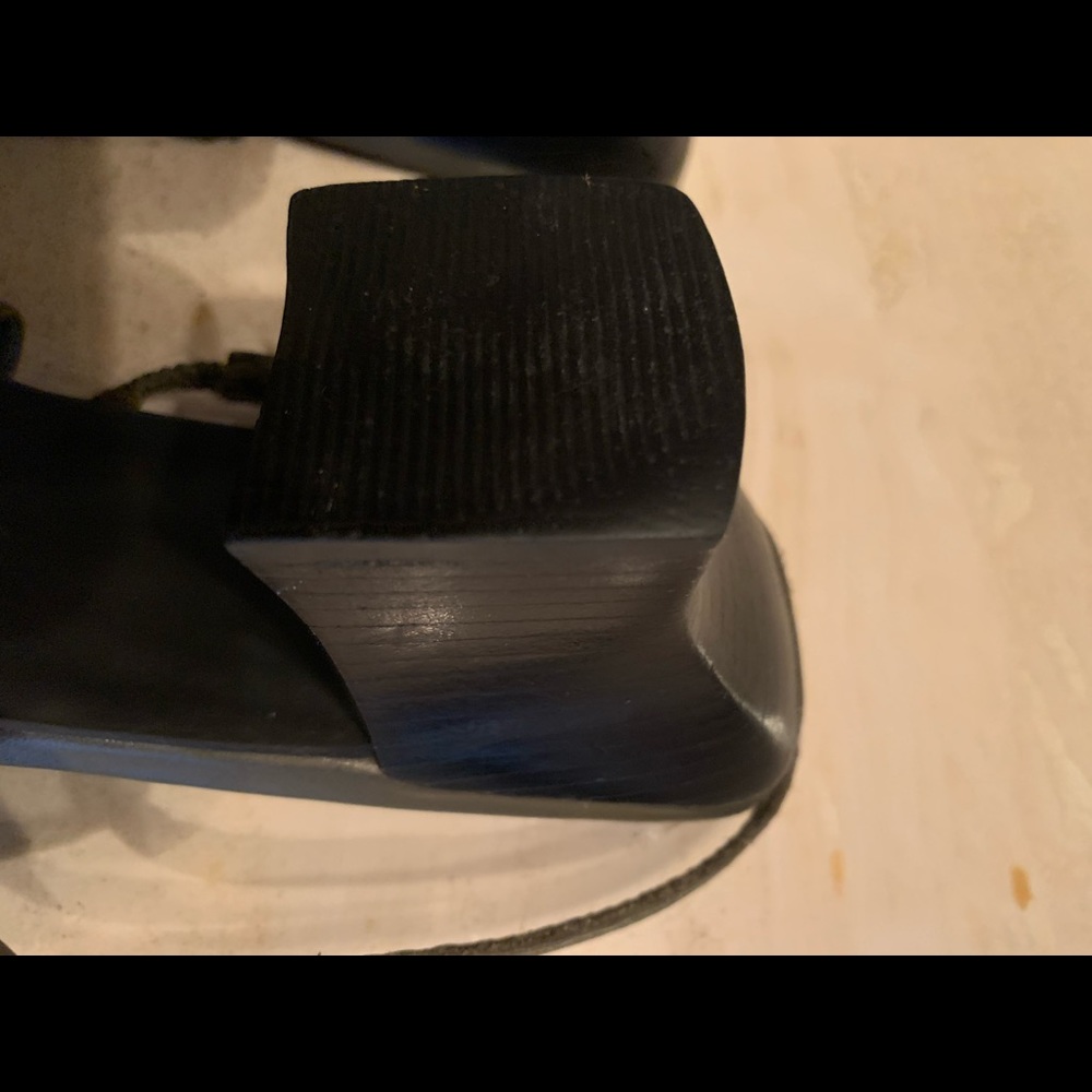 Olive leather strap shoes ✨beautiful✨ - Picture 4 of 5